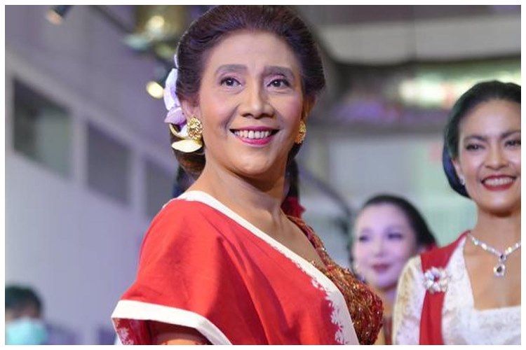 [KUIS] Pilih 1 dari 5 penampilan Susi Pudjiastuti saat pakai kebaya ...