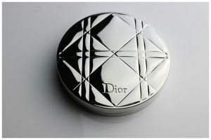 [KUIS] Gambar bedak pertama dari 3 brand lokal yang kamu pilih ini ungkap makeup yang perlu kamu coba!