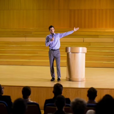 10 Contoh pidato persuasif singkat tentang pendidikan