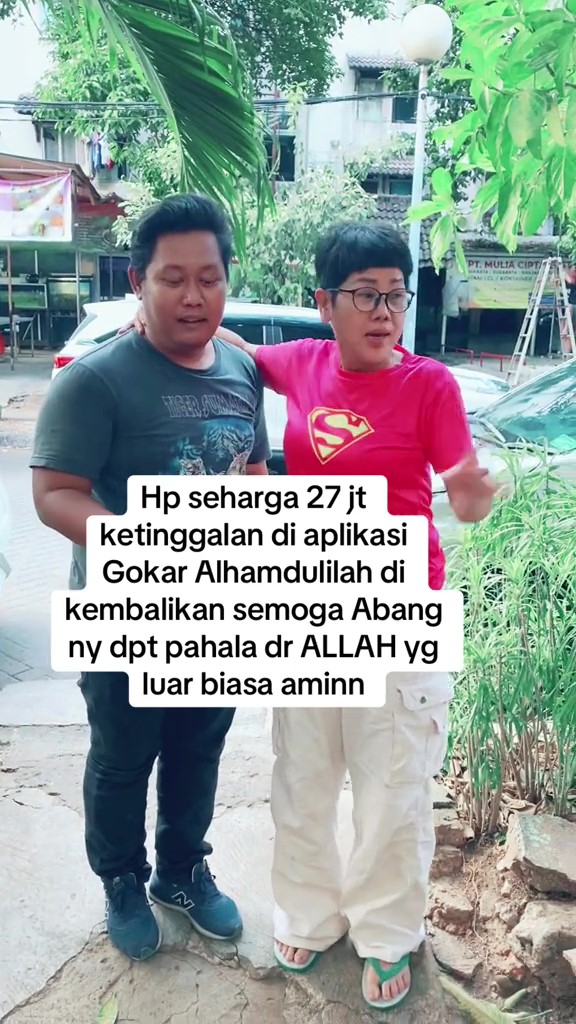 Momen driver taksi online kembalikan HP puluhan juta penumpang yang tertinggal ini tuai perdebatan