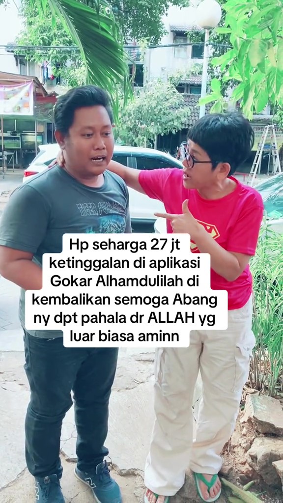 Momen driver taksi online kembalikan HP puluhan juta penumpang yang tertinggal ini tuai perdebatan