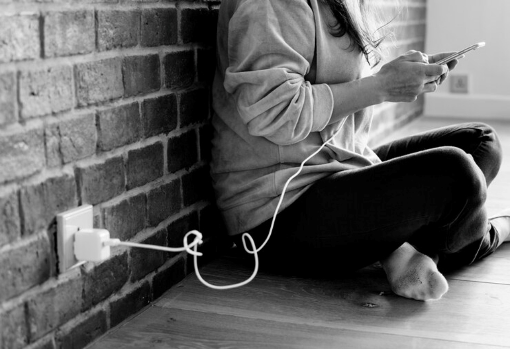 Ini penyebab strongpengisian daya/strong ponsel kamu lemot, begini caranya agar jadi lebih cepat