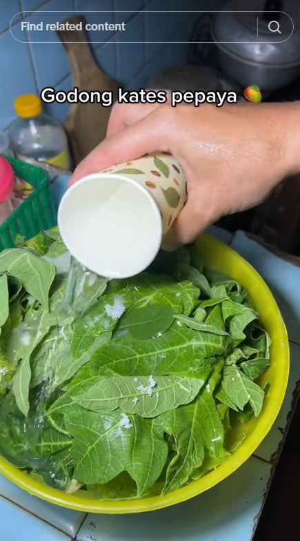 Tanpa tanah liat dan asam Jawa, ini trik ampuh hilangkan pahit daun pepaya pakai 1 bumbu dapur
