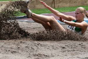 4 Macam gaya lompat jauh yang perlu kamu ketahui