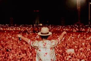 Bruno Mars sebut 'aku kangen kamu' dalam konser di Jakarta