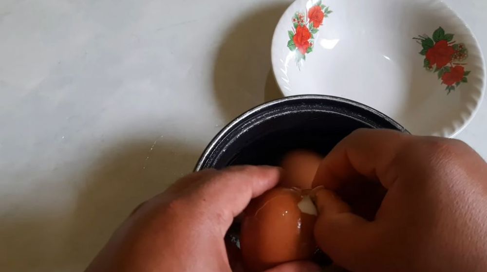 Cara merebus telur tanpa bahan tambahan agar tidak overcooked dan kuningnya tetap cantik di tengah