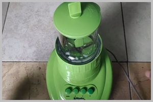 Tak perlu cangkang telur, begini cara asah pisau blender agar tajam dengan 1 bahan dapur