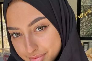 Jennifer Coppen minta netizen tak berharap dia berhijab usai umrah