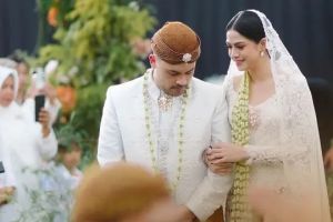 9 Potret pernikahan Hana Saraswati dan Justin Harijawan, penuh keharuan dan kebahagiaan