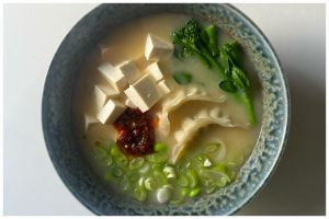 Enaknya hari ini masak apa ya? Ini 11 resep miso kuah dengan berbagai toping, enak dan mudah dibuat