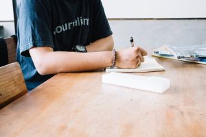 5 Contoh teks eksposisi singkat tentang lingkungan lengkap dengan definisi dan fungsinya