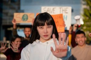 Jelaskan macam-macam konflik yang terjadi akibat keberagaman masyarakat dan berilah contohnya