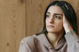 5 Zodiak yang mudah tersinggung dan sangat sensitif, cepat bereaksi secara emosional saat disakiti