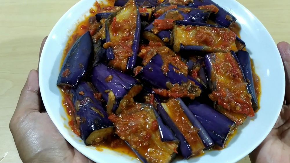 Trik menggoreng terong agar tetap ungu cerah tanpa bahan tambahan