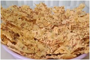 Trik mudah membuat adonan peyek renyah tahan lama dengan 2 bahan dapur