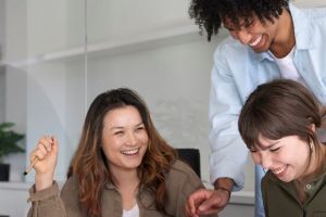 5 Contoh teks anekdot tentang sindiran, singkat tapi menggelitik