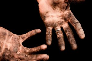 Sebutkan 3 macam najis dan jelaskan cara mensucikannya