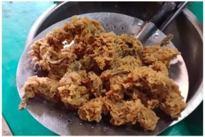 Trik bikin keripik belut gurih, keriting, dan tetap renyah hingga berbulan-bulan