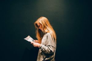 5 Contoh teks anekdot simple berbagai tema, singkat tapi bermakna