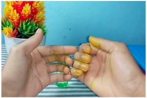 Bukan pakai sabun, begini trik cepat hilangkan noda kunyit di kuku dan jari tangan