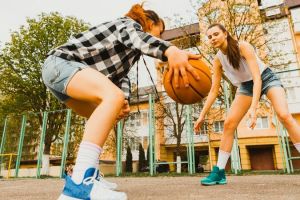 Macam-macam kesalahan yang sering terjadi dalam permainan bola basket