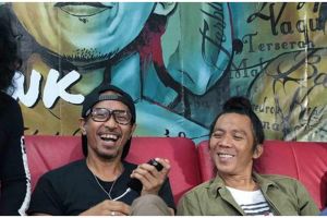 Lirik lagu Bola oleh Slank
