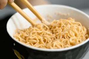 7 Mie rendah kalori yang aman dikonsumsi saat diet, enak dan mudah ditemukan