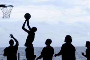 Macam-macam passing satu tangan dalam permainan bola basket