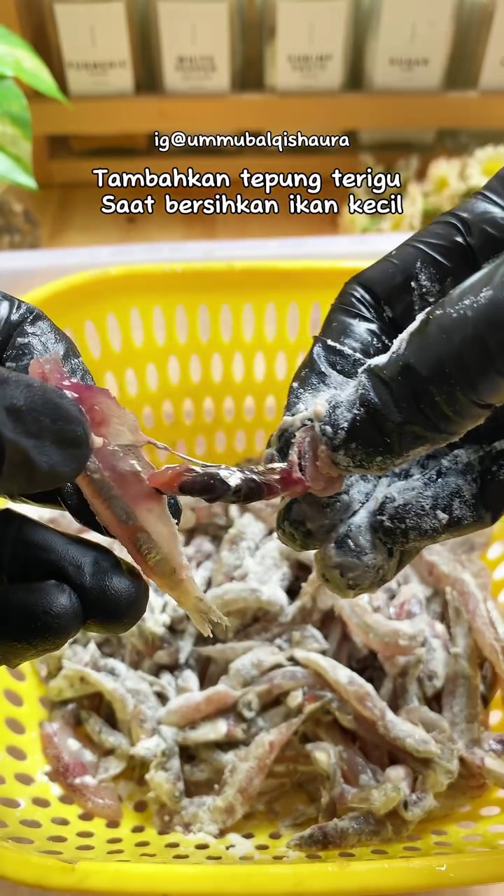 Cuma pakai 1 bahan dapur, ini trik cuci ikan agar lebih kesat dan isi perutnya lebih mudah dibersihkan