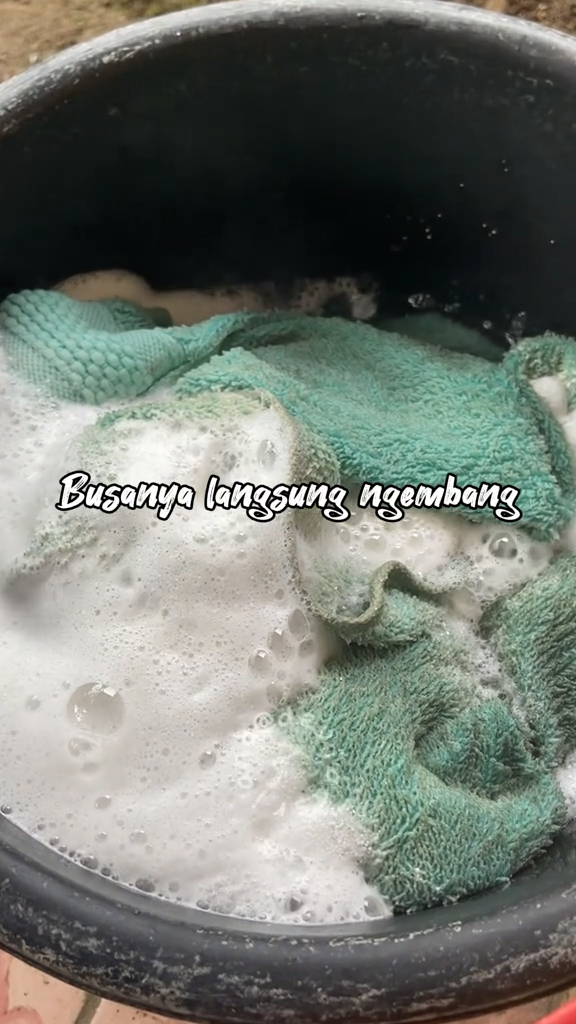 Tanpa baking soda, ini cara membersihkan handuk kusam pakai tambahan 1 bahan sederhana