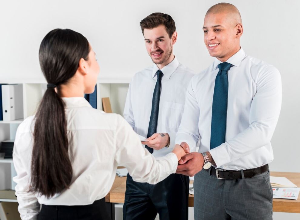 10 Kebiasaan di kantor yang harus kamu tahu sebelum hari pertama kerja