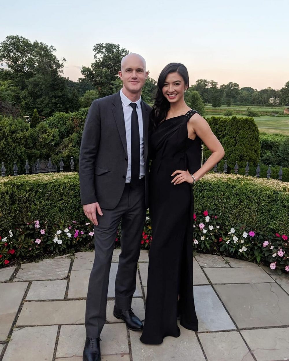 Heboh rumor menikah diam-diam, Raline Shah unggah foto bareng Brian Armstrong untuk klarifikasi