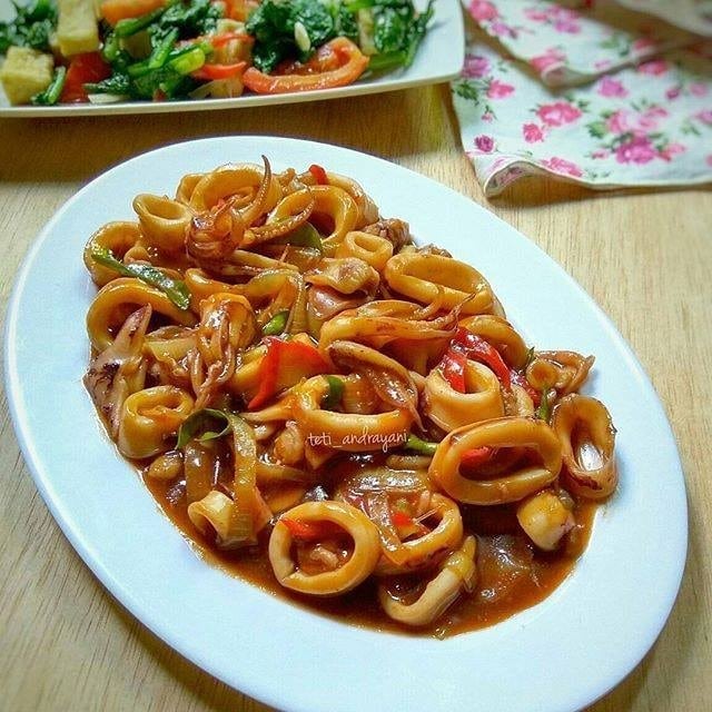 Masak apa hari ini untuk suami? Berikut 11 resep cumi bumbu pedas yang lezat dan bikin tambah nasi