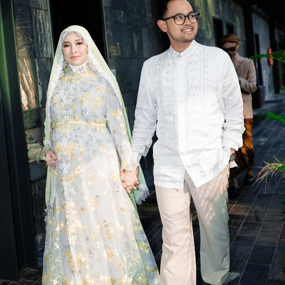 Pesona 8 seleb di acara pengajian dan Mitoni Shandy Purnamasari, Nagita Slavina simpel tapi anggun