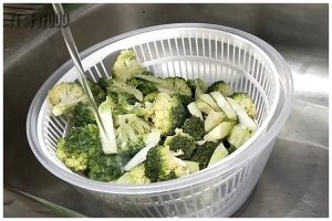 Jangan langsung dimasak, cara mencuci brokoli agar bebas serangga dan kotoran pakai 2 bahan dapur
