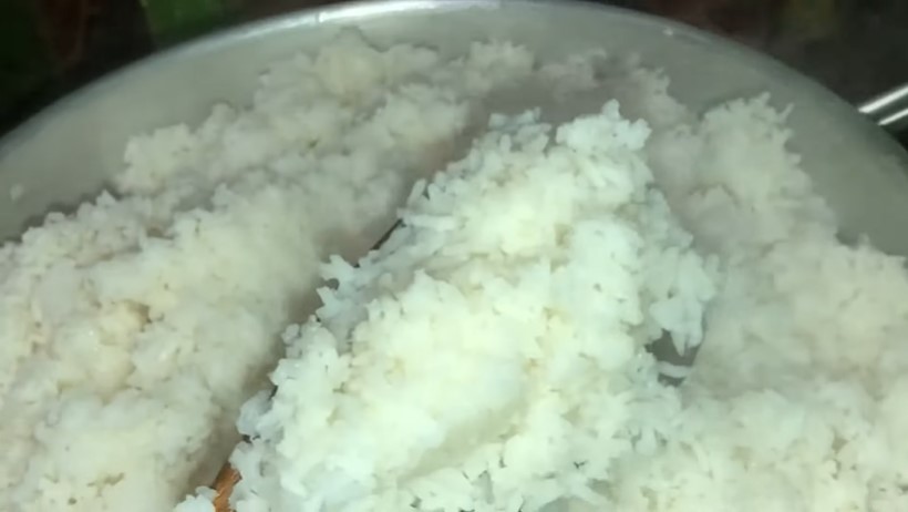 Trik praktis memasak nasi ala rumah makan Padang, tetap pulen tanpa metode siram dan hemat gas