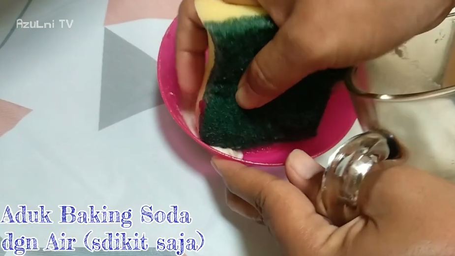 Cara efektif membersihkan gelas kusam agar kembali bersih dan kinclong