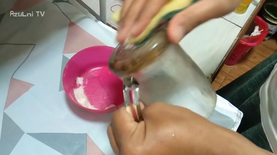 Cara efektif membersihkan gelas kusam agar kembali bersih dan kinclong