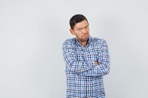 5 Contoh teks anekdot yang mengandung majas sindiran, pahami definisi dan formatnya