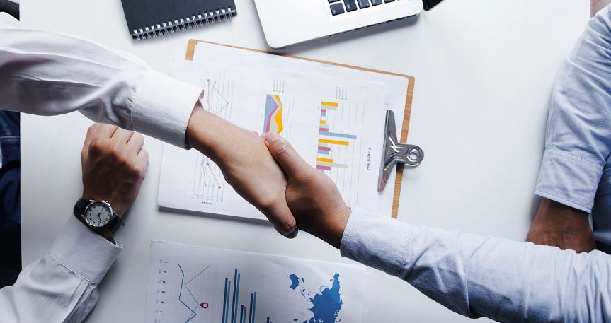 9 Budaya kerja kantor yang bikin kamu nggak mau resign cepat-cepat