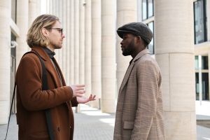 5 Contoh teks anekdot yang bersifat menyindir, lengkap dengan definisi, fungsi, dan formatnya