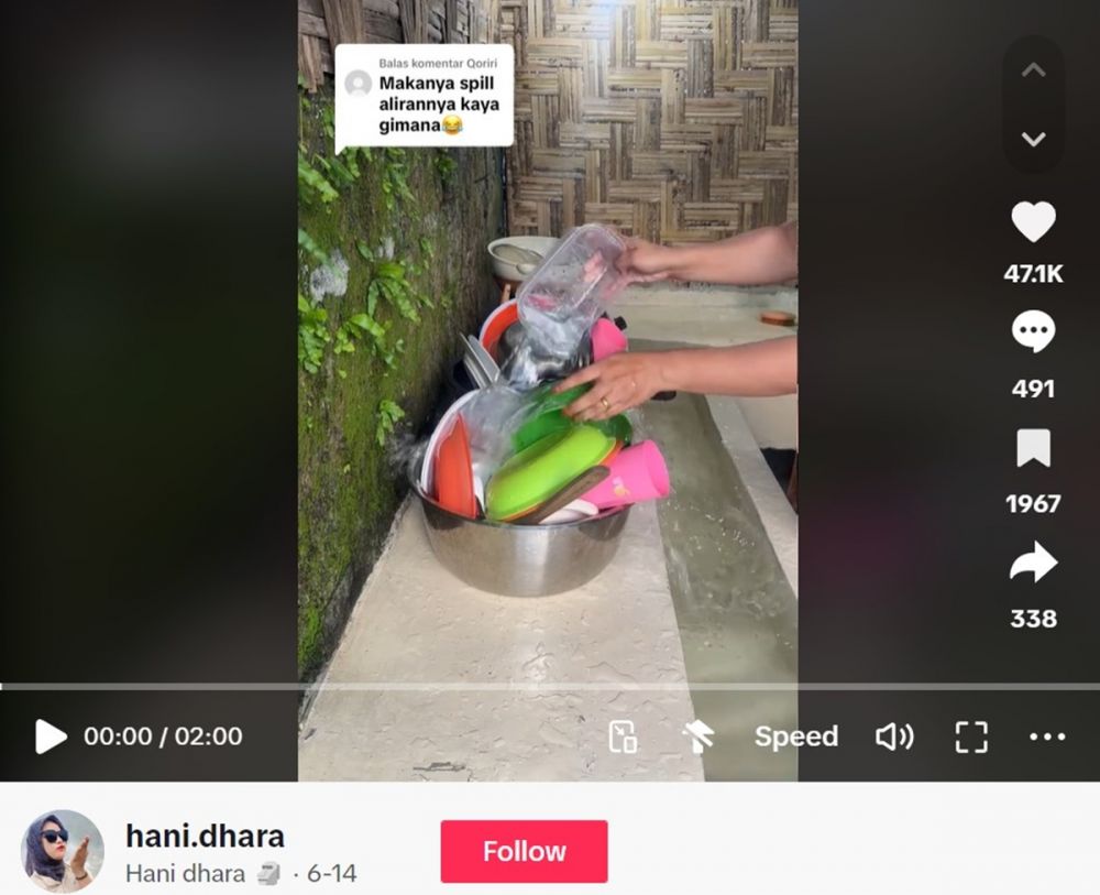 Dapur wanita ini berkonsep unik, tempat cuci piring bukan di wastafel dan tanpa kran