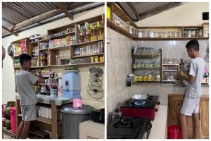 Dapur beratap seng tanpa kitchen set ini penataan raknya mirip warkop, isinya super lengkap