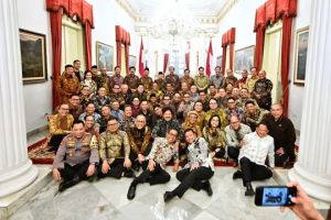 Momen Presiden Jokowi gelar perpisahan dengan para menteri jelang pensiun, ucap permintaan maaf 