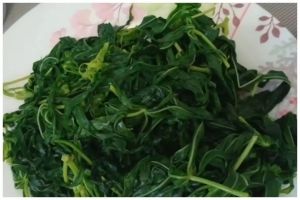 Trik merebus daun singkong agar tetap hijau dan empuk tanpa soda kue