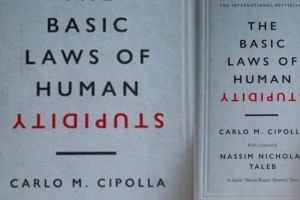10 Pelajaran penting dari buku The Basic Law of Human Stupidity oleh Carlo M Cipolla