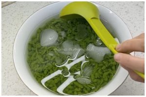 Tak perlu pakai cetakan khusus, begini cara mudah mengolah adonan cendol agar rapi dan cepat