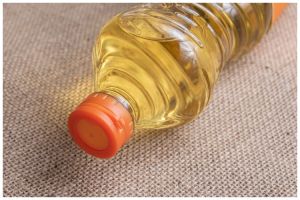 Bukan untuk masak, wanita ini bagikan fungsi lain minyak goreng yang bikin bahan makanan jadi awet