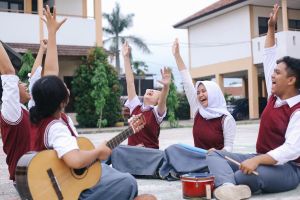 5 Contoh teks anekdot ekstrakurikuler di sekolah, disertai pengertiannya