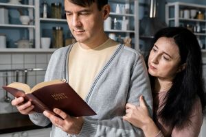 5 Contoh teks anekdot gemar membaca lengkap dengan  definisi dan formatnya